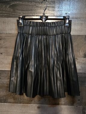 bagatelle collection Black Pleated Faux Leather skirt